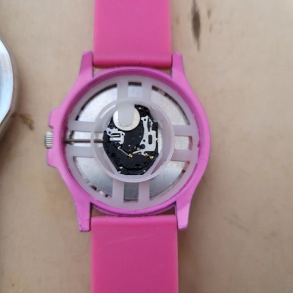 Watch Lot Broken For Parts Assorted Plastic Metal Pieces Missing Crafts As Is - Picture 10 of 11